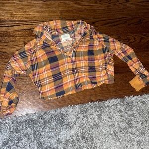 Plaid cropped longsleeve shirt